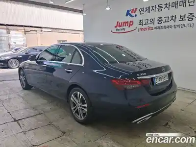 Mercedes-Benz E-Class 2022 2.0 автомат (гидро), миниатюра 3
