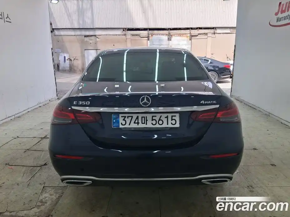 Mercedes-Benz E-Class 2022 2.0 автомат (гидро), фото 4