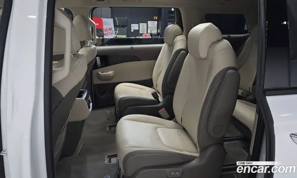 Kia Carnival 2025 1.6 автомат (гидро), фото 16