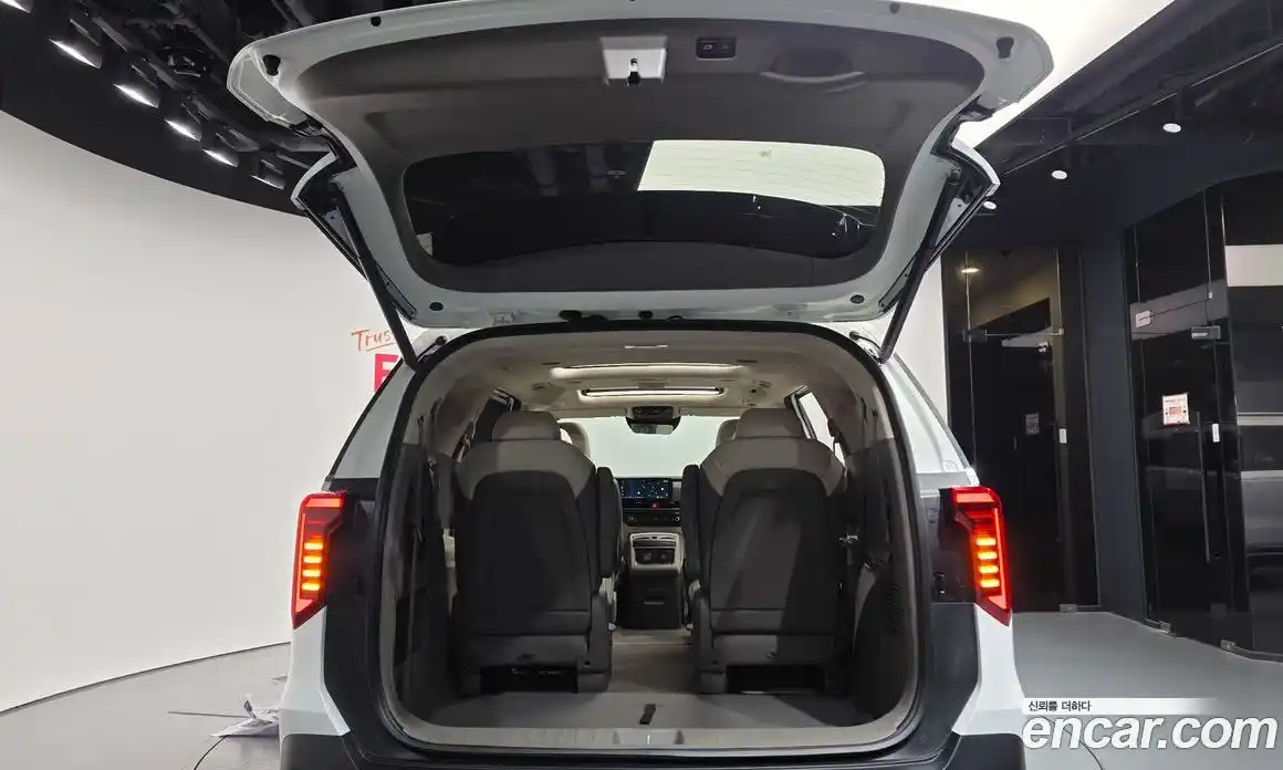 Kia Carnival 2025 1.6 автомат (гидро), фото 26