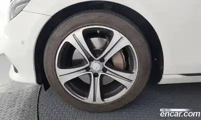 Mercedes-Benz E-Class 2016 2.0 автомат (гидро), миниатюра 5