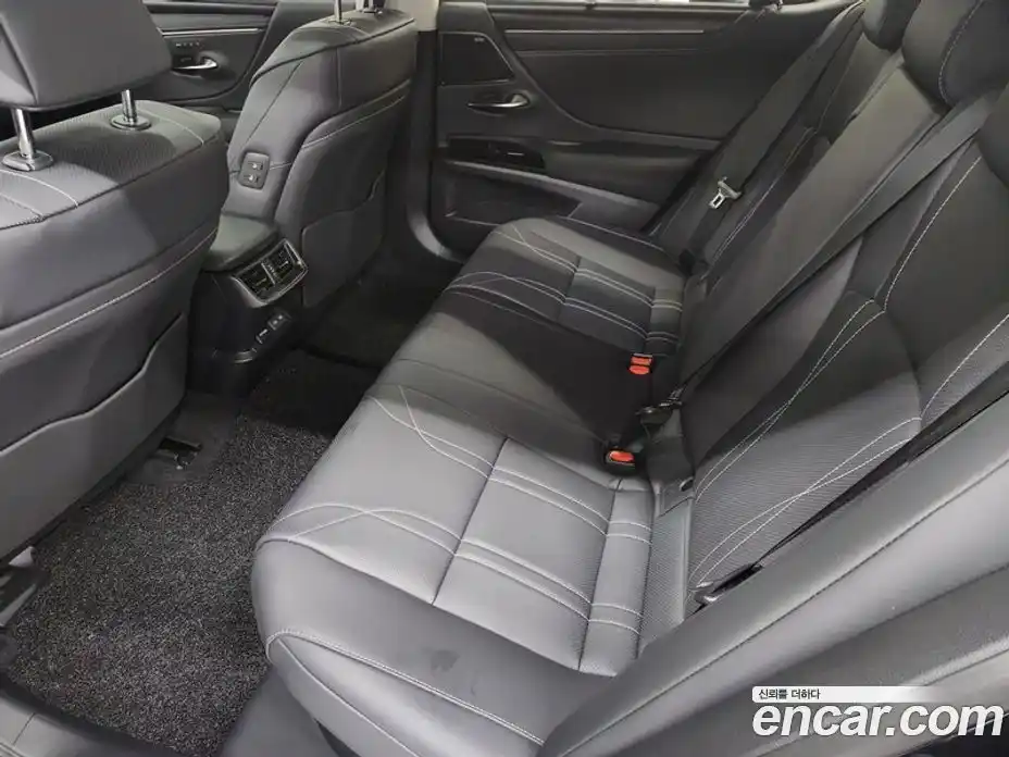 Lexus ES 2025 2.5 автомат (вариатор), фото 11