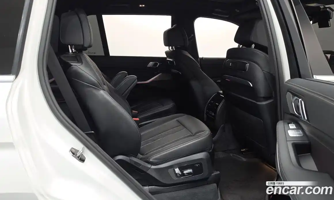 BMW X7 2024 3.0 автомат (гидро), фото 17