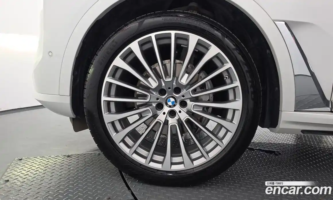 BMW X7 2024 3.0 автомат (гидро), фото 5