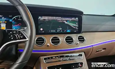 Mercedes-Benz E-Class 2022 2.0 автомат (гидро), миниатюра 12