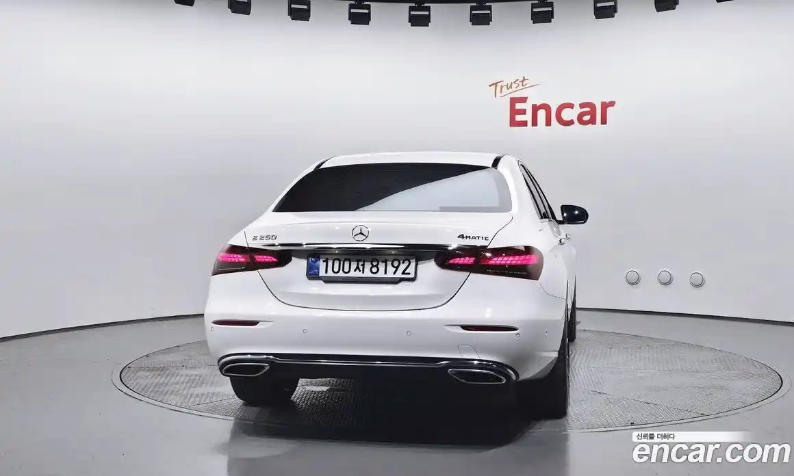Mercedes-Benz E-Class 2022 2.0 автомат (гидро), фото 4