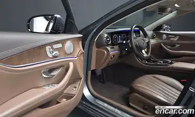 Mercedes-Benz E-Class 2018 2.0 автомат (гидро), миниатюра 12