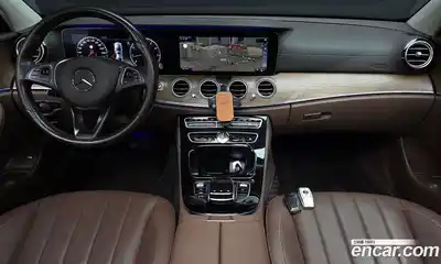 Mercedes-Benz E-Class 2018 2.0 автомат (гидро), миниатюра 9
