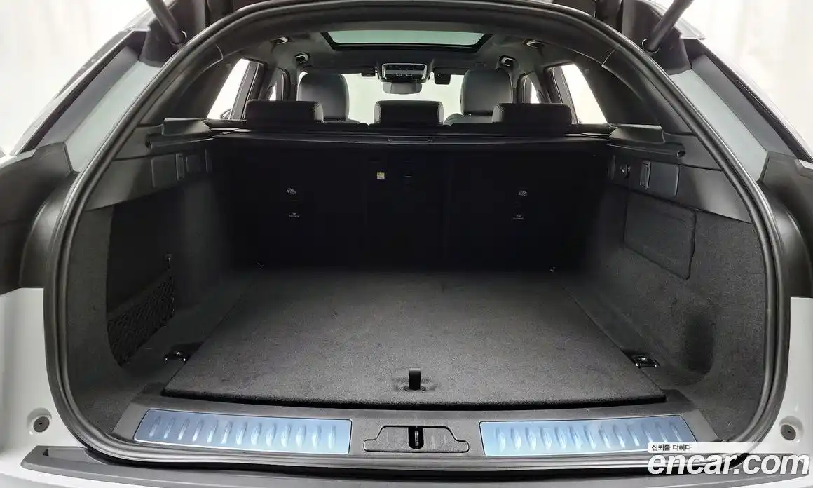 Land Rover Range Rover Velar 2025 2.0 автомат (гидро), фото 26