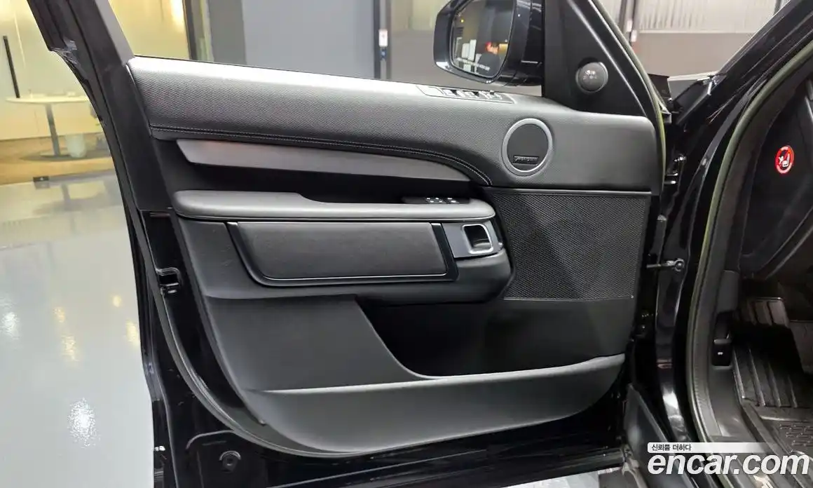 Land Rover Discovery 2023 3.0 автомат (гидро), фото 14