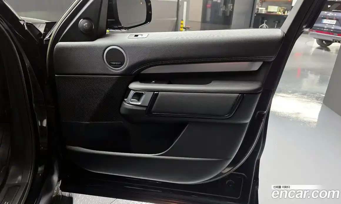Land Rover Discovery 2023 3.0 автомат (гидро), фото 15