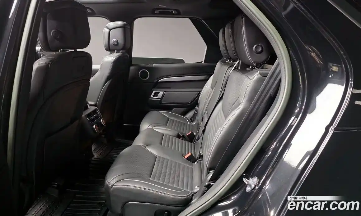 Land Rover Discovery 2023 3.0 автомат (гидро), фото 16