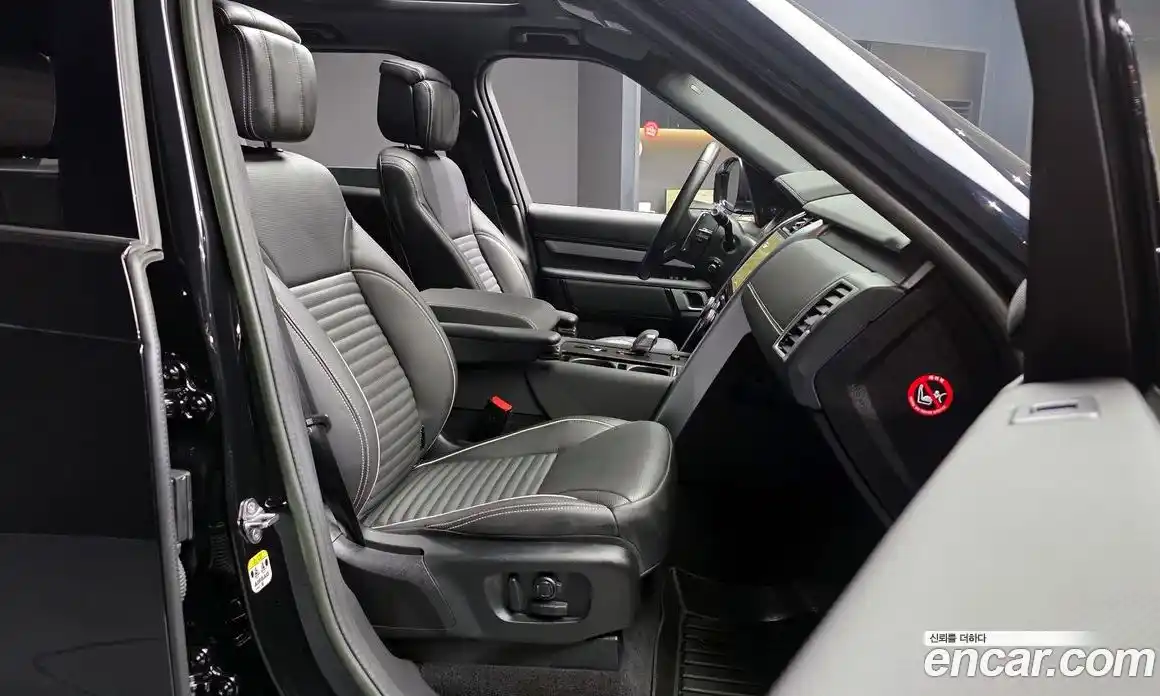 Land Rover Discovery 2023 3.0 автомат (гидро), фото 17