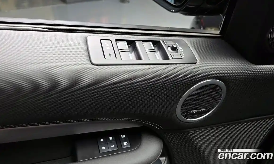 Land Rover Discovery 2023 3.0 автомат (гидро), фото 33