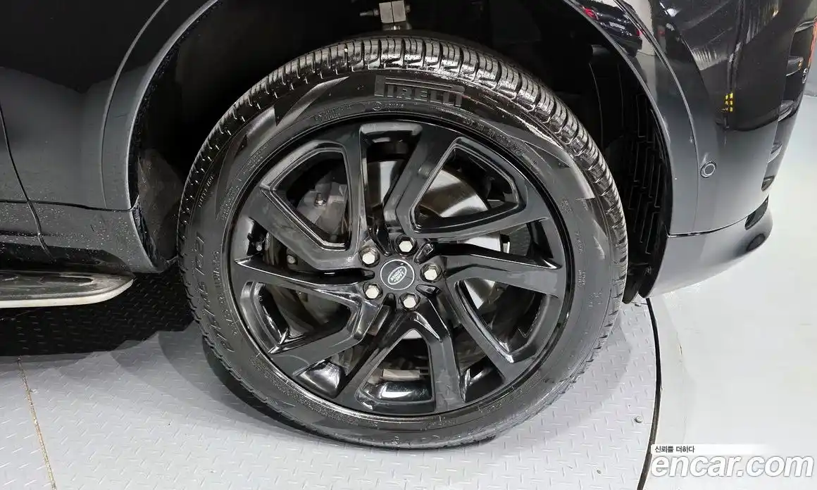 Land Rover Discovery 2023 3.0 автомат (гидро), фото 5