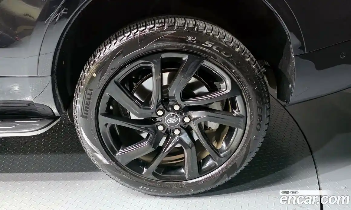 Land Rover Discovery 2023 3.0 автомат (гидро), фото 7