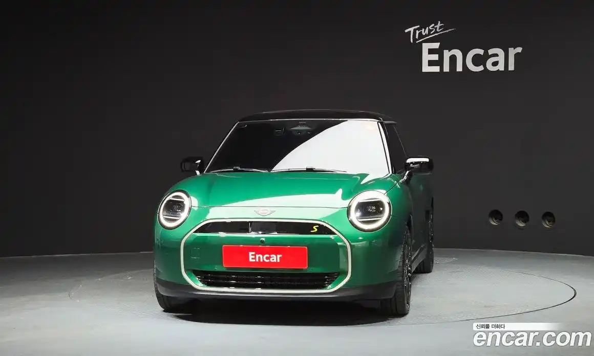 Mini Cooper 2024 0.1 автомат (гидро), фото 3