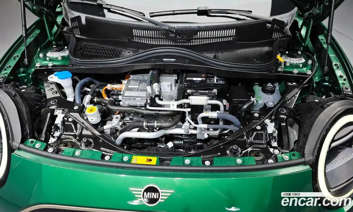 Mini Cooper 2024 0.1 автомат (гидро), фото 6
