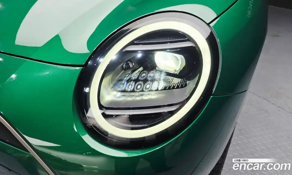 Mini Cooper 2024 0.1 автомат (гидро), фото 8