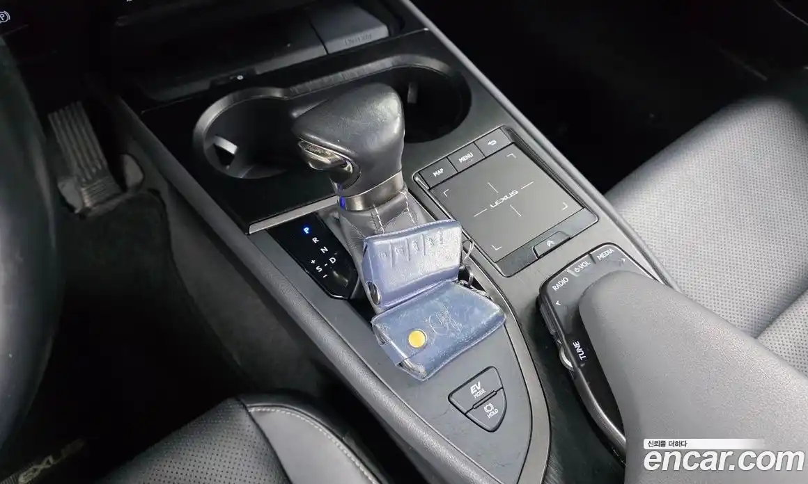 Lexus UX 2019 2.0 автомат (гидро), фото 12