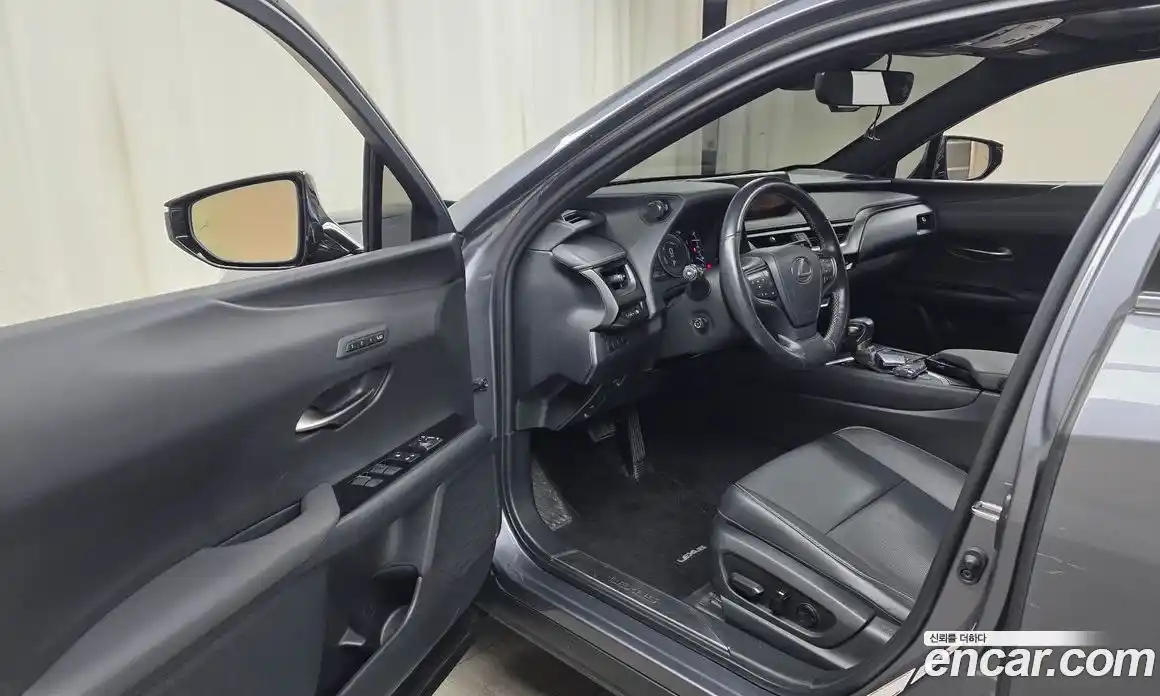 Lexus UX 2019 2.0 автомат (гидро), фото 13