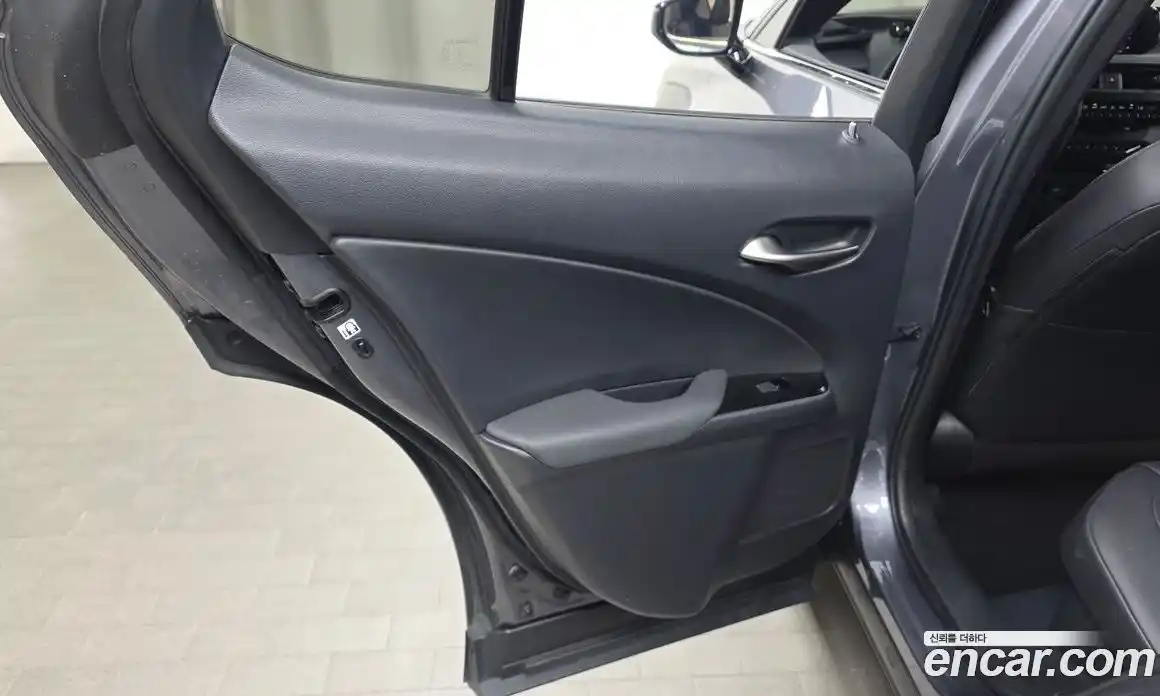 Lexus UX 2019 2.0 автомат (гидро), фото 15