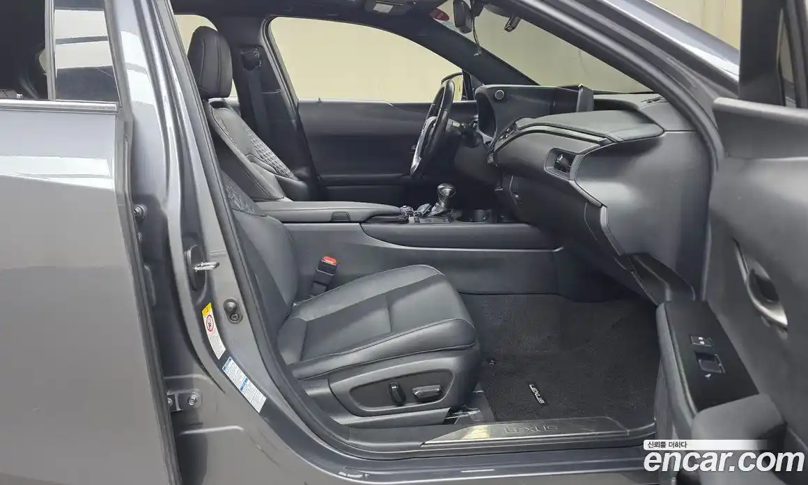Lexus UX 2019 2.0 автомат (гидро), фото 16