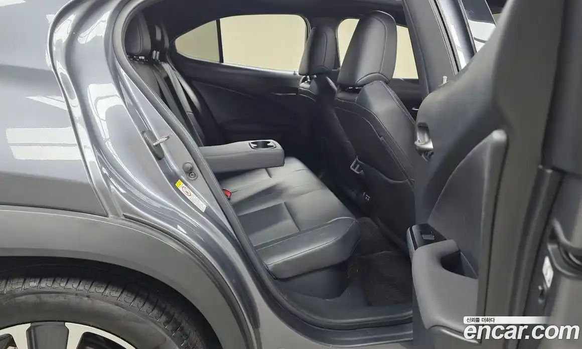 Lexus UX 2019 2.0 автомат (гидро), фото 17