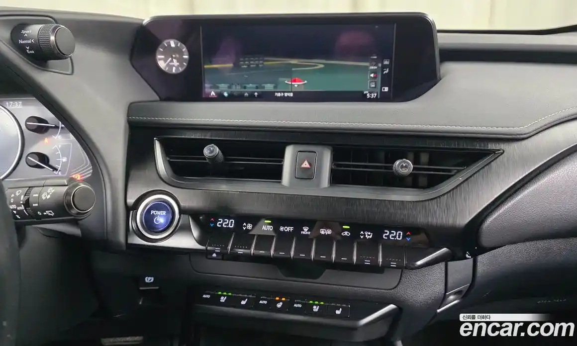Lexus UX 2019 2.0 автомат (гидро), фото 19