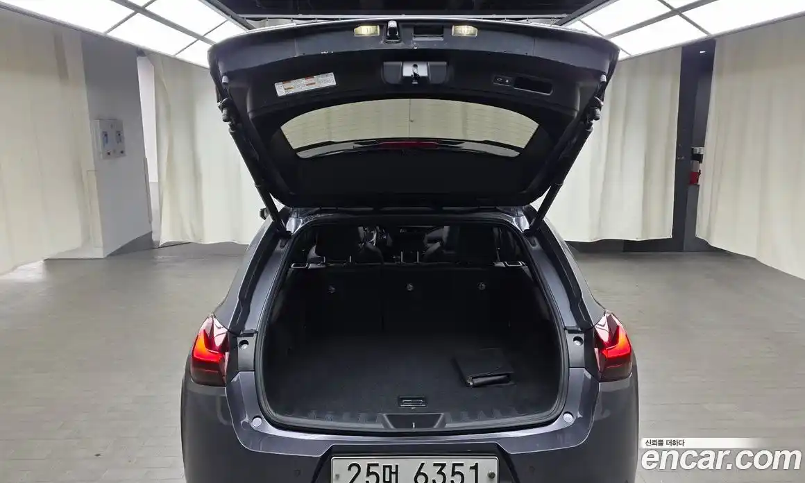 Lexus UX 2019 2.0 автомат (гидро), фото 24
