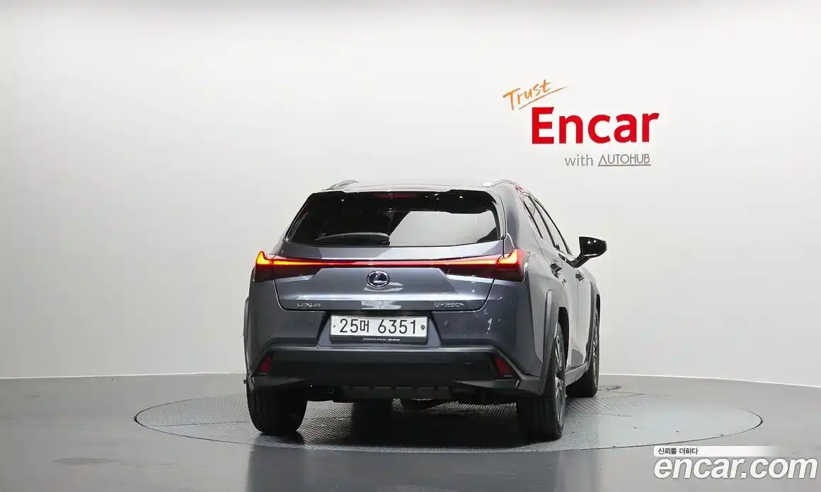 Lexus UX 2019 2.0 автомат (гидро), фото 4