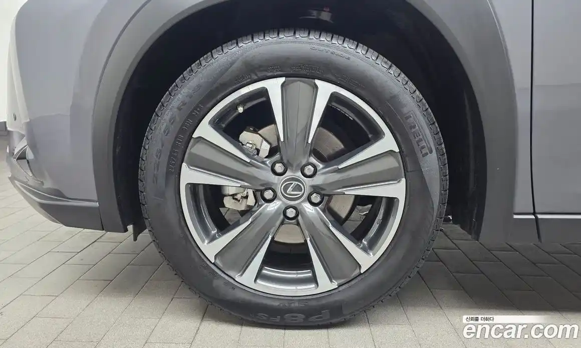 Lexus UX 2019 2.0 автомат (гидро), фото 5