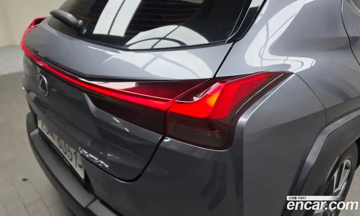 Lexus UX 2019 2.0 автомат (гидро), фото 9