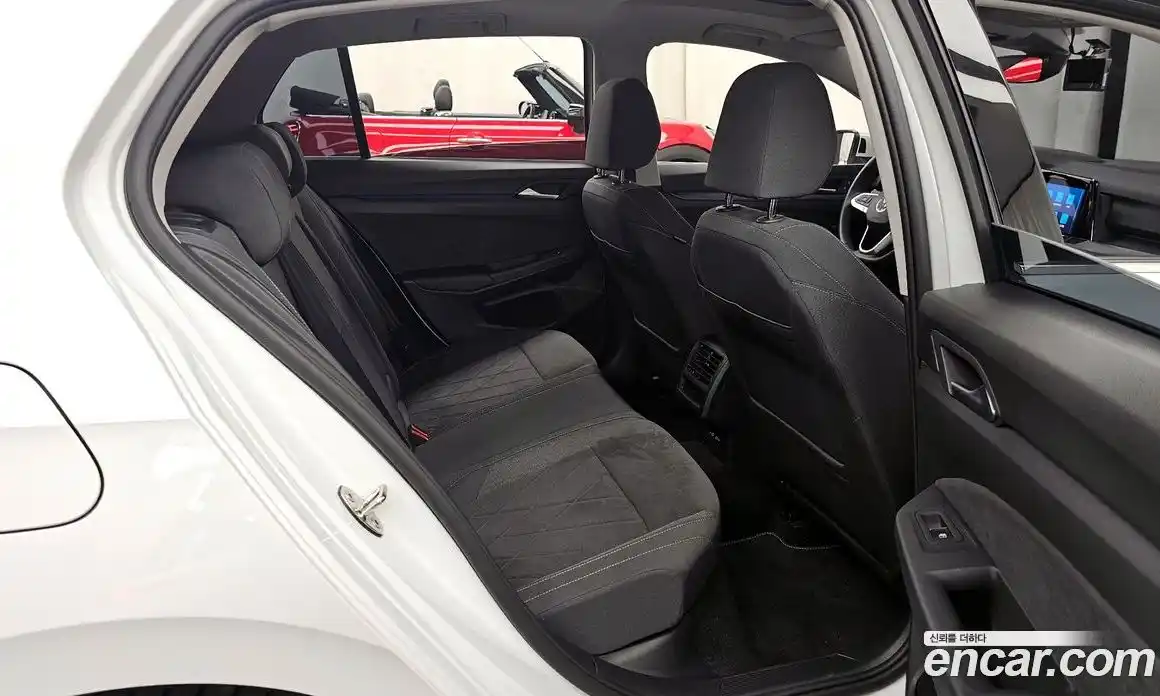 Volkswagen Golf 2024 2.0 автомат (гидро), фото 12