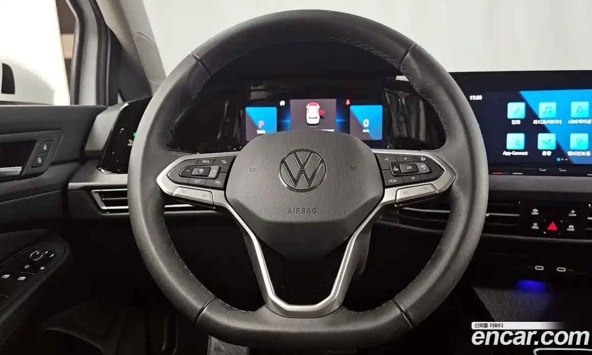 Volkswagen Golf 2024 2.0 автомат (гидро), фото 13