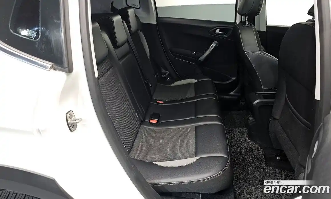 Peugeot 2008 2018 1.6 автомат (гидро), фото 11