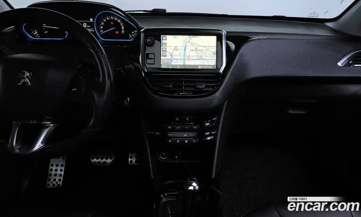 Peugeot 2008 2018 1.6 автомат (гидро), фото 13