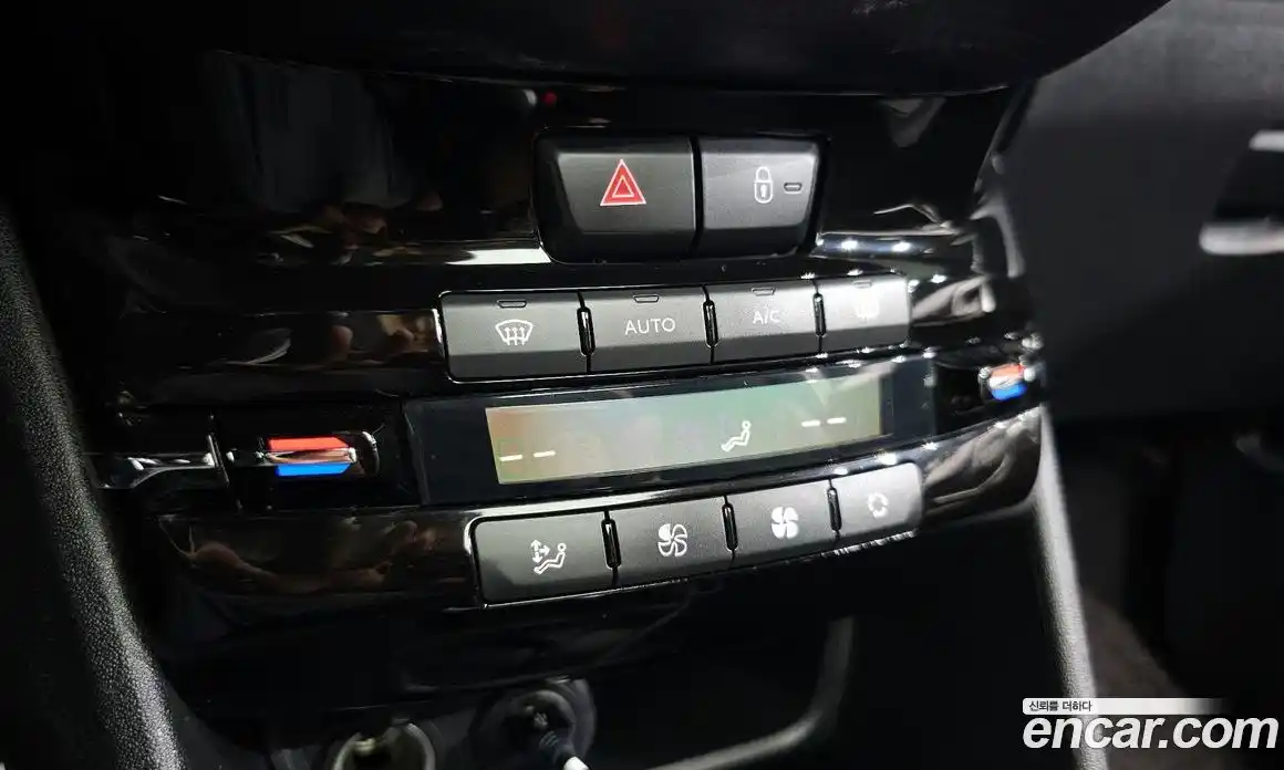 Peugeot 2008 2018 1.6 автомат (гидро), фото 14