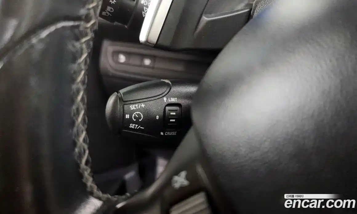 Peugeot 2008 2018 1.6 автомат (гидро), фото 17