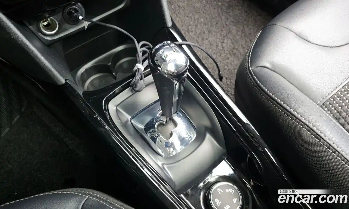 Peugeot 2008 2018 1.6 автомат (гидро), фото 9