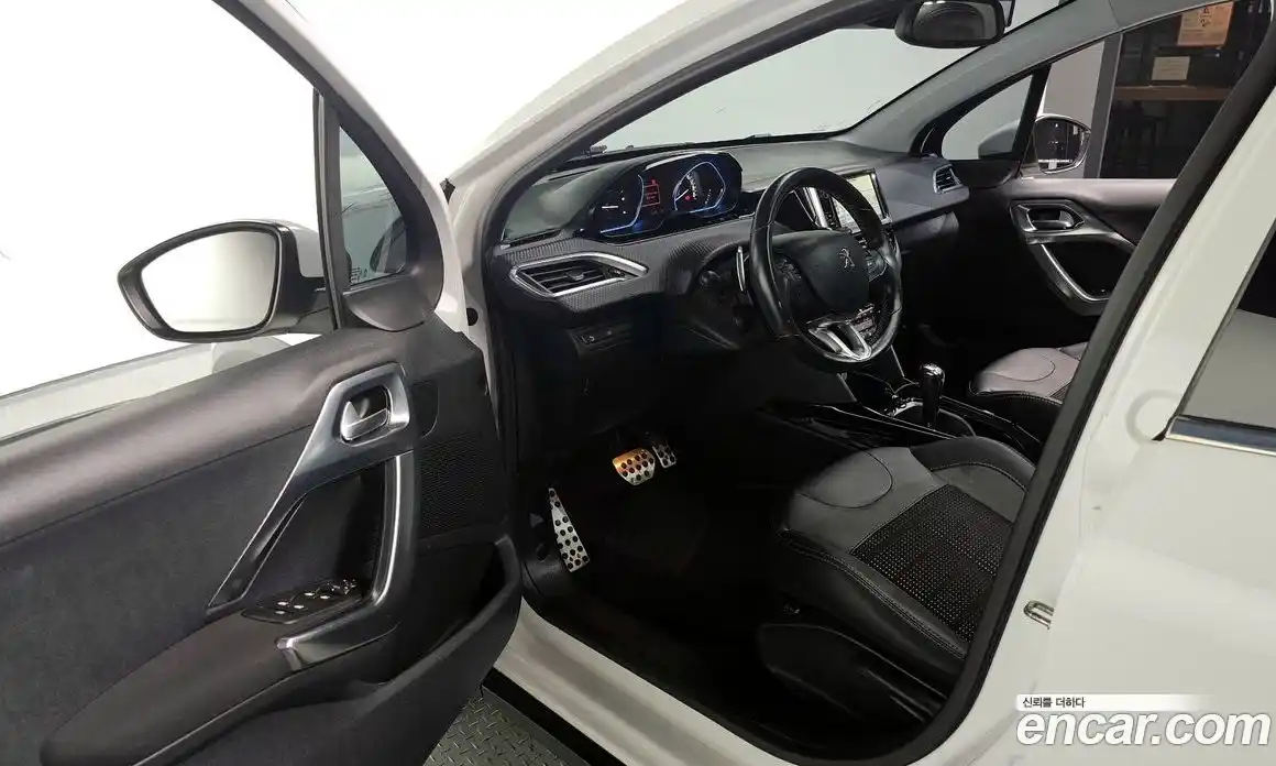 Peugeot 2008 2018 1.6 автомат (гидро), фото 10