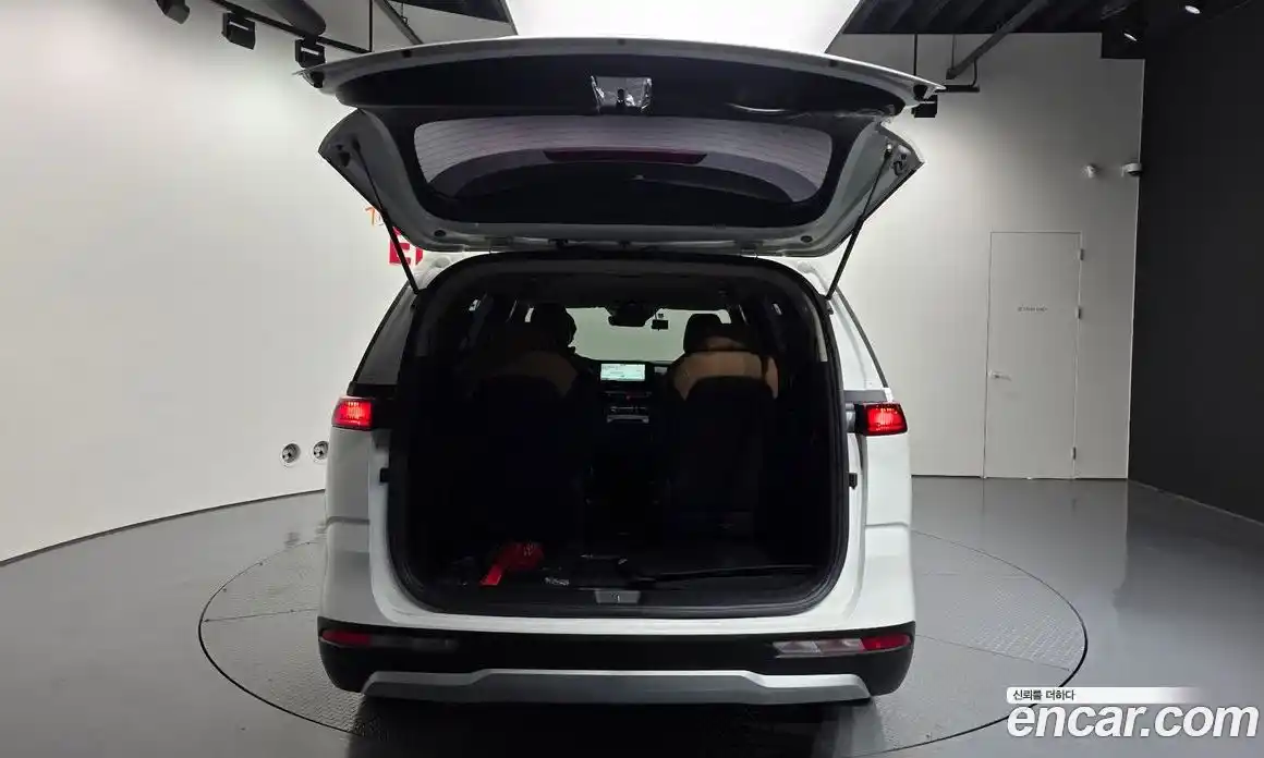 Kia Carnival 2023 3.5 автомат (гидро), фото 20