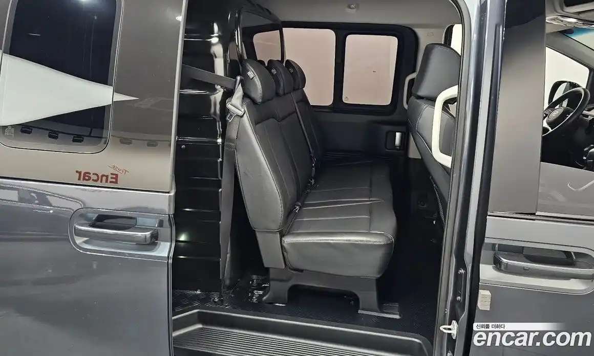 Hyundai Staria 2022 3.5 автомат (гидро), фото 11