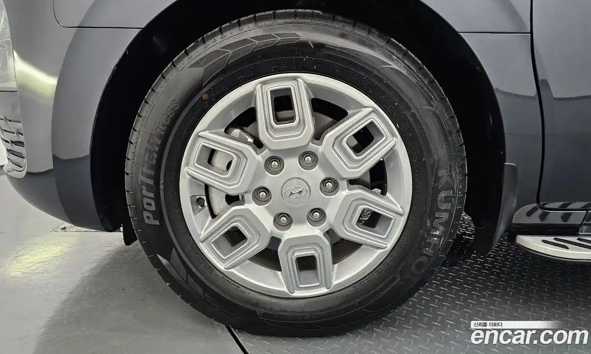 Hyundai Staria 2022 3.5 автомат (гидро), фото 5