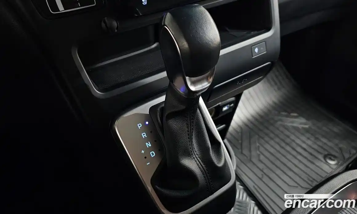 Hyundai Staria 2022 3.5 автомат (гидро), фото 9