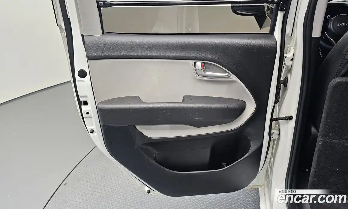 Kia Ray 2022 1.0 автомат (гидро), фото 15