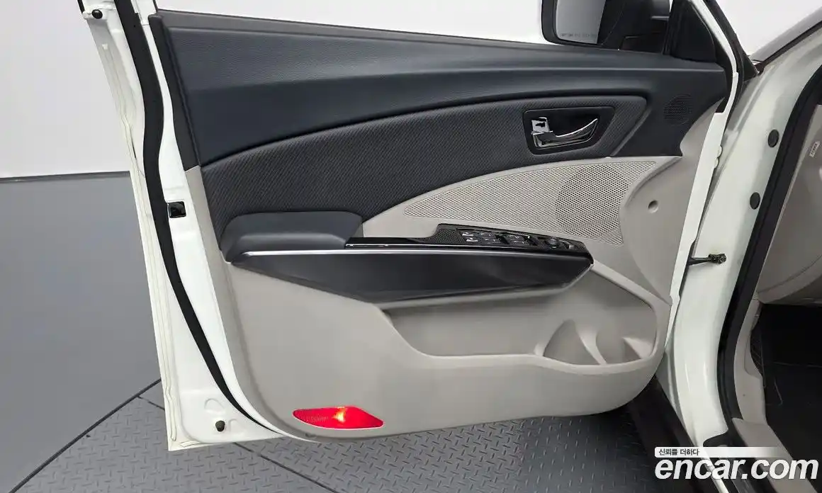 SsangYong TIBOLI 2019 1.5 автомат (гидро), фото 14