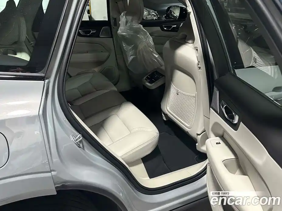 Volvo XC60 2026 2.0 автомат (гидро), фото 13