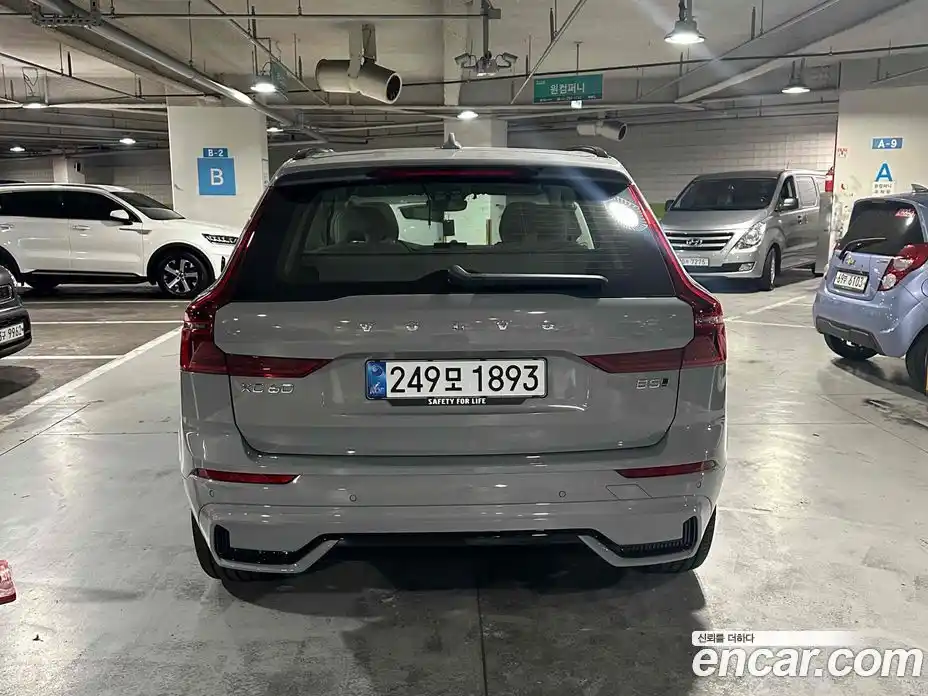 Volvo XC60 2026 2.0 автомат (гидро), фото 5