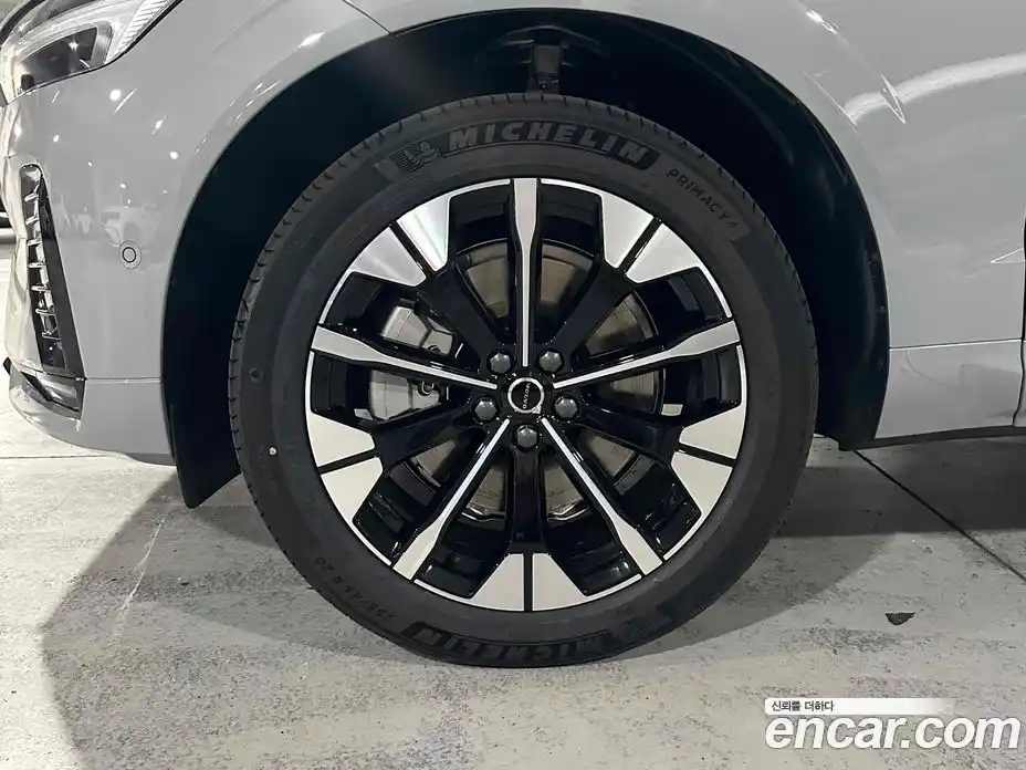 Volvo XC60 2026 2.0 автомат (гидро), фото 9